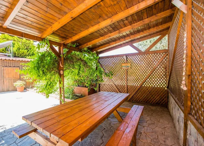 Antico Rosso Villa *