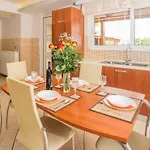 Antico Rosso Villa *